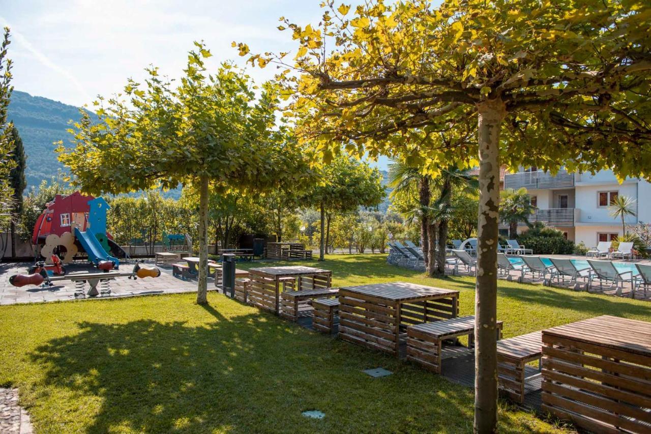 4 Limoni Apartment Resort Riva del Garda Exterior photo